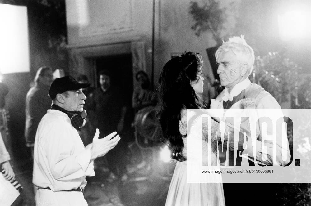 DRACULA: DEAD AND LOVING IT, from left: director Mel Brooks, Lysette ...