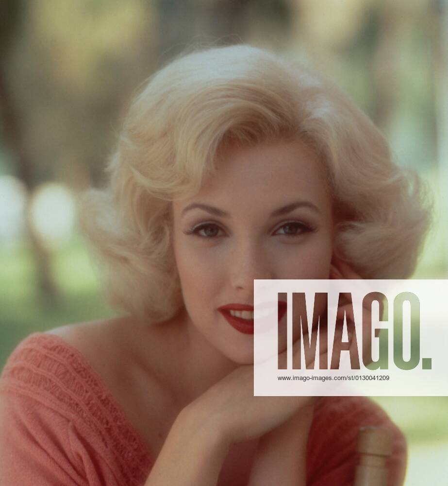 CALENDAR GIRL, Stephanie Anderson as Marilyn Monroe, 1993. ? Columbia  Pictures Courtesy Everett