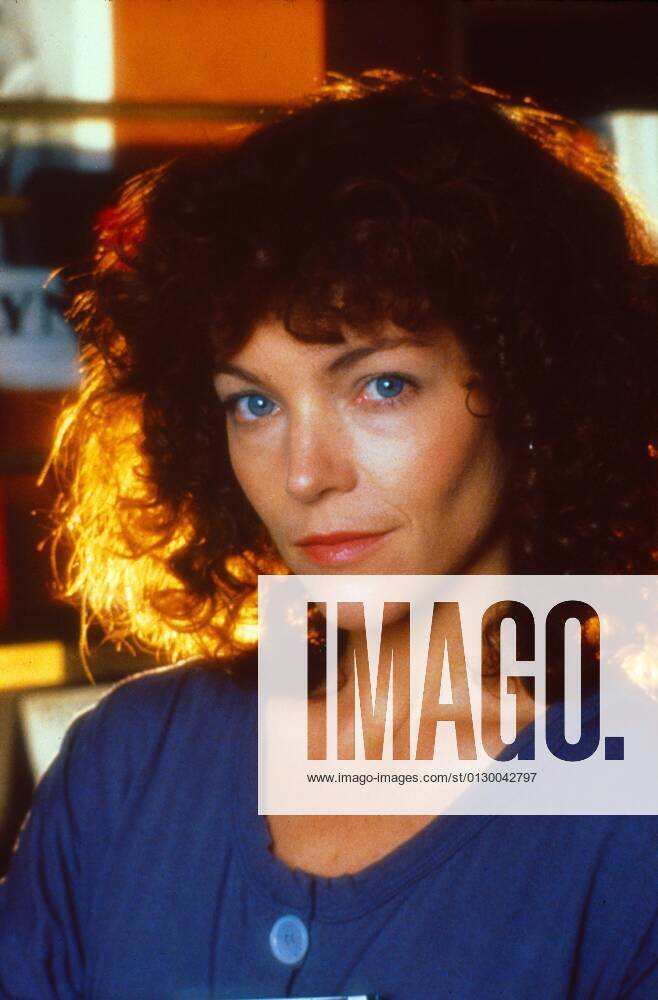 CROSSING DELANCEY, Amy Irving, 1988. ? Warner Brothers courtesy Everett ...