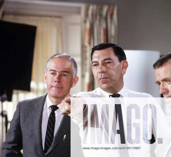 DRAGNET, Jack Webb (pointing), Harry Morgan (left), on set, (1967 ...