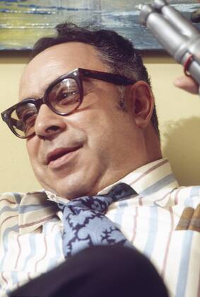 MANNIX, Art Buchwald, on set, during his guest shot, (Season 5, ep 518 ...