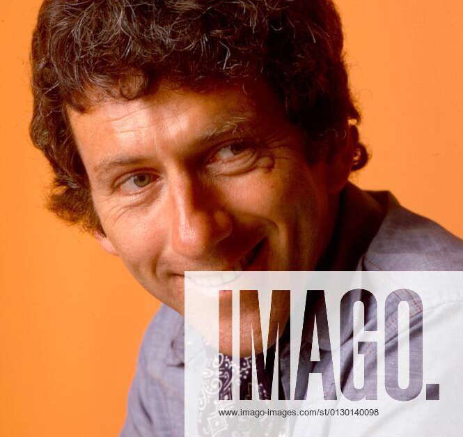 PETROCELLI, Barry Newman, 1974-76. photo: TV Guide courtesy Everett ...