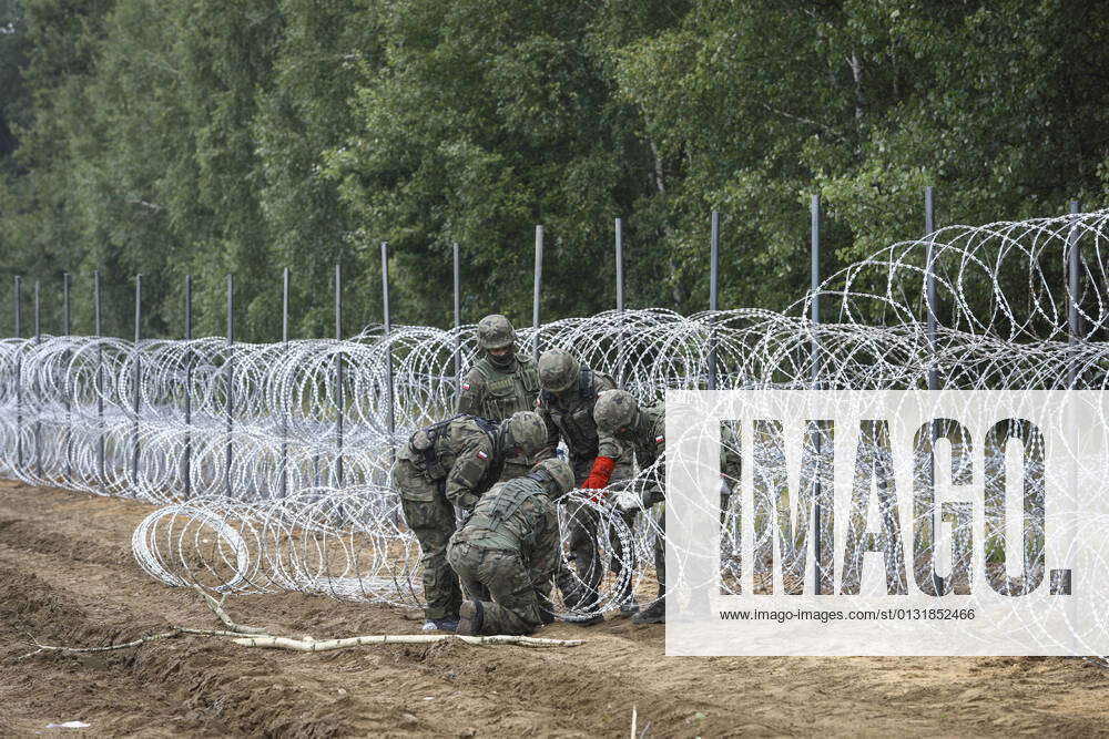 Poland Builds Fence On Belarus Border To Stop Migrant Flow Soldiers Of ...