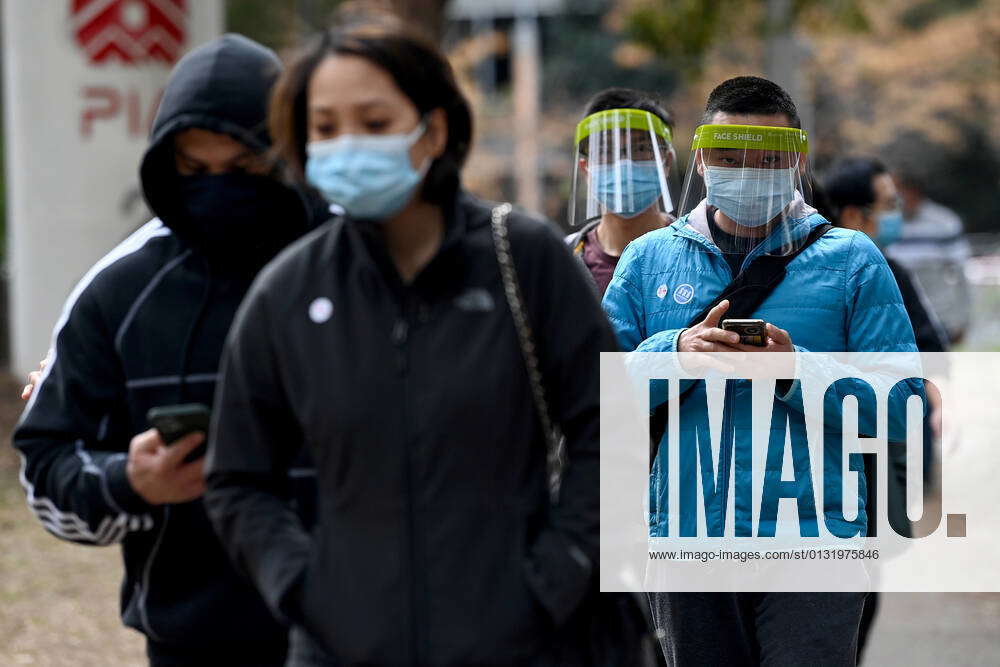 NSW CORONAVIRUS COVID19, Members of the public wear face masks as they