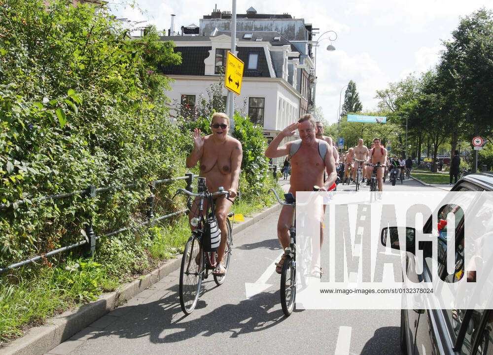 Niederlande World Naked Bike Ride In Amsterdam Editors Note Image