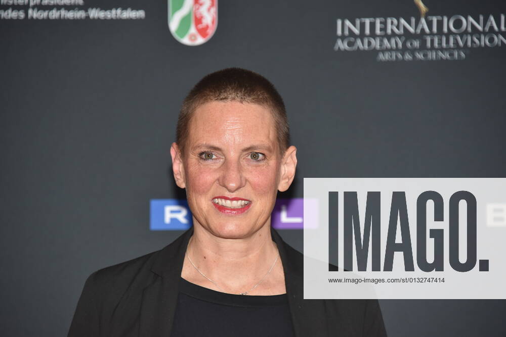 Moderatorin Okka Gundel kommt zur Abendveranstaltung anlässlich der Jurysitzung zum international E