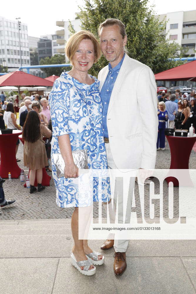 Premiere von Mord im Orientexpress im Schillertheater Marion Kracht mit Ehemann Berthold Manns a Premiere von Mord im Orientexpress im Schillertheater Marion Kracht mit Ehemann Berthold Manns a