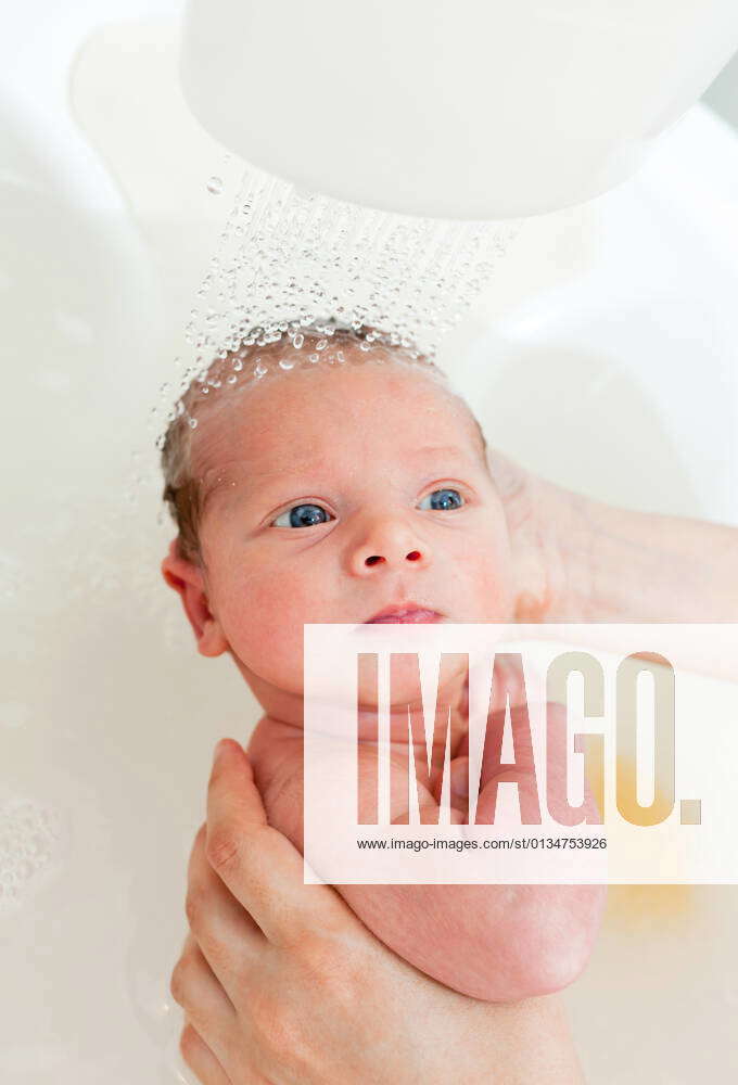 baby,body care,bathing,showering,babe,babies,human babies,body cares,to