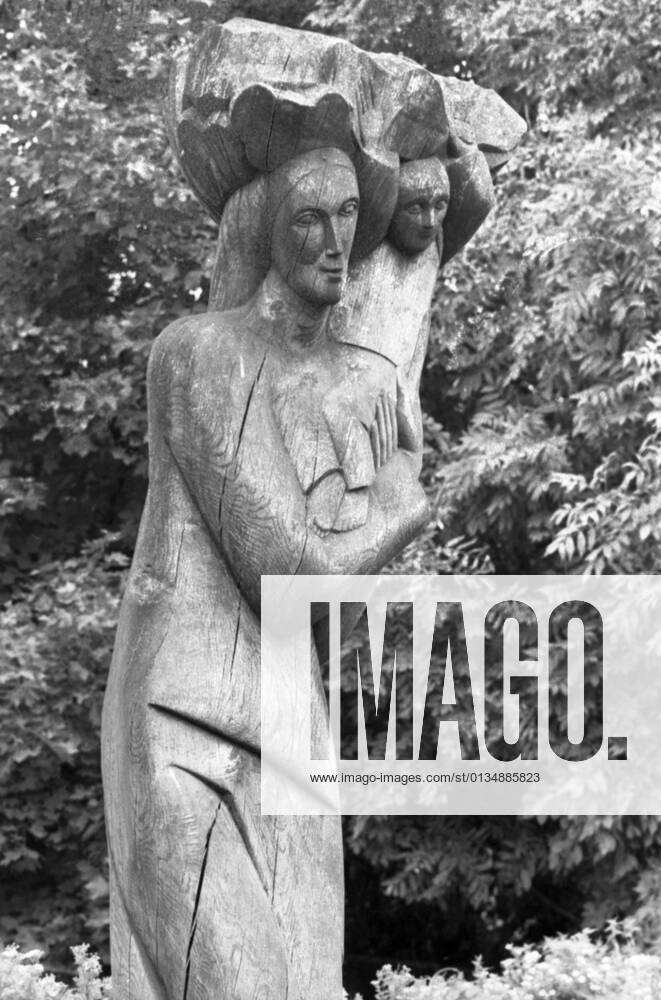 Juknaicai village in Lithuania 6590094 25.07.1988 Giliuas, a sculpture