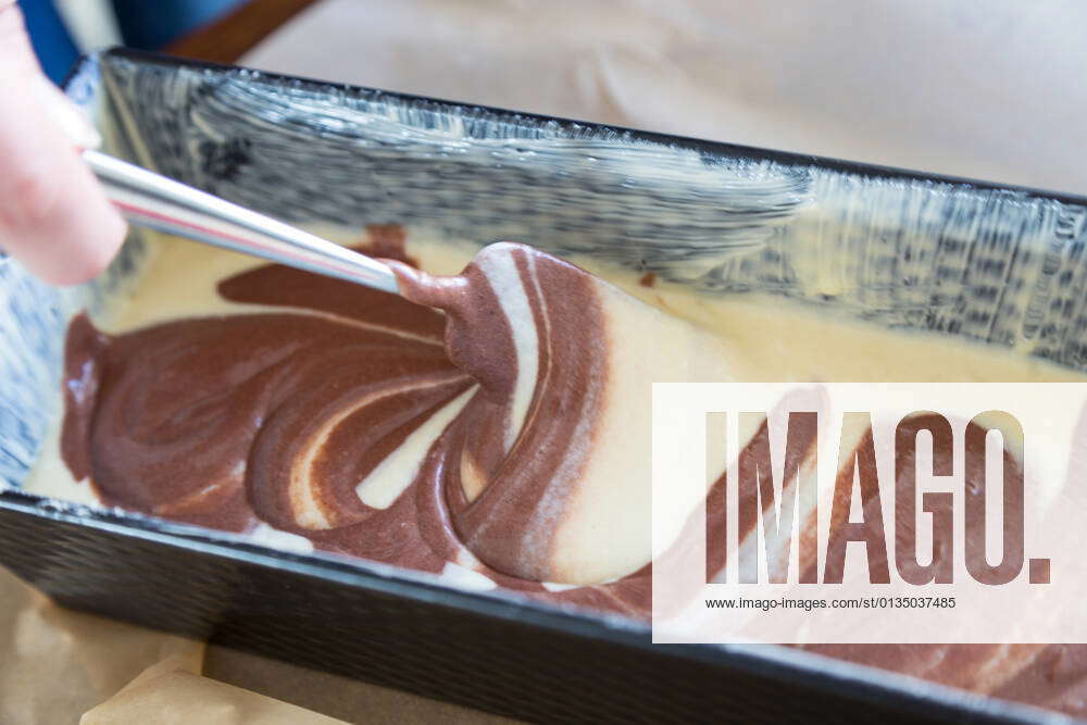 marble cake,dough,loaf pan,marble cakes,doughs,loaf pans