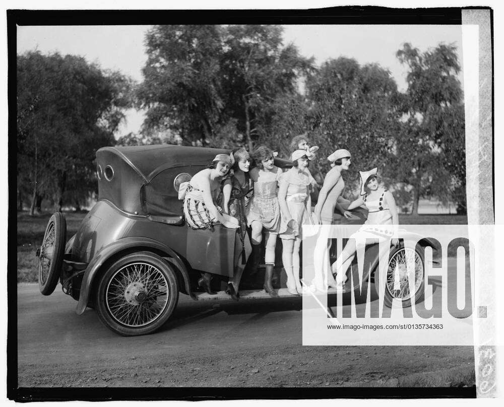 Circa 1918 - 1920 -Mack Sennett s Girls LOC 1063_05_Mack Sennett