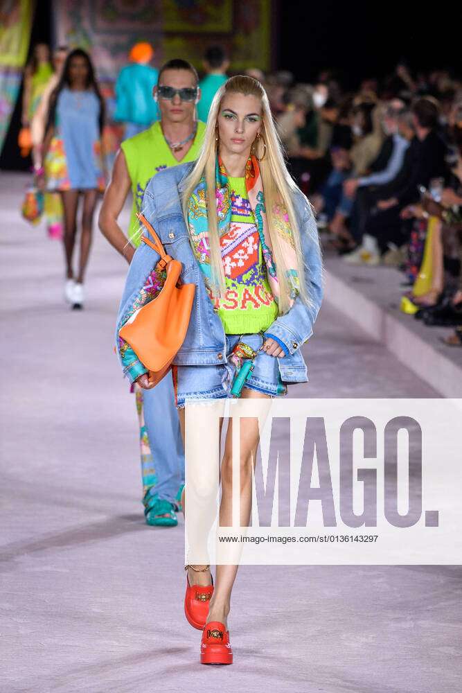 Versace Fuses The 60s And The 90s For Spring/Summer 2024