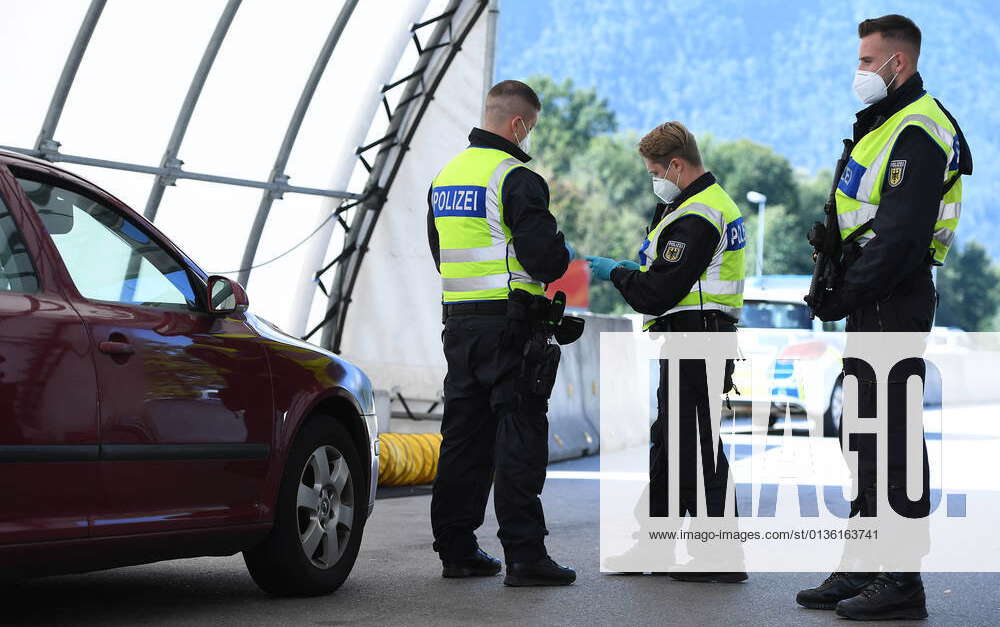 Grenzkontrollen an der deutschösterreichischen Grenze am 24.09.2021 am Grenzübergang Walserberg V Grenzkontrollen an der deutschösterreichischen Grenze am 24.09.2021 am Grenzübergang Walserberg V