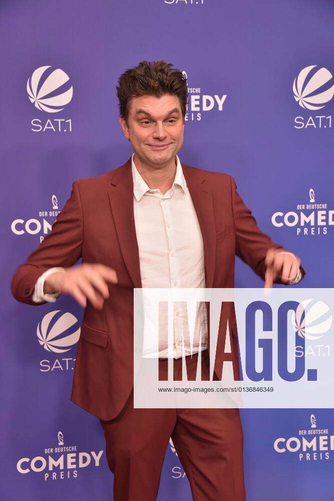 Comedian and presenter Lutz van der Horst comes to the award ceremony