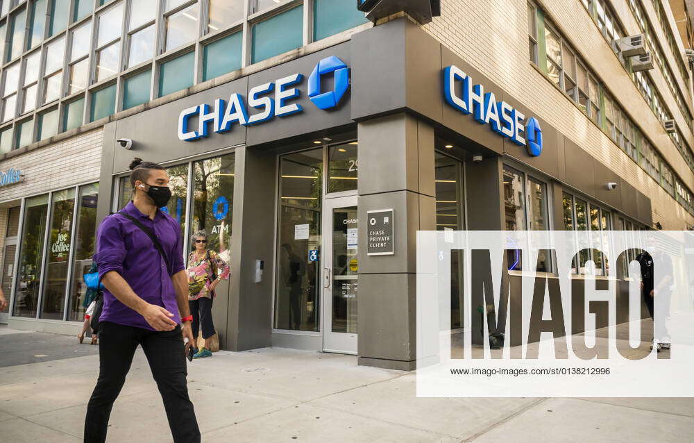 Chase Bank in New York A branch of JP Chase bank in New York on