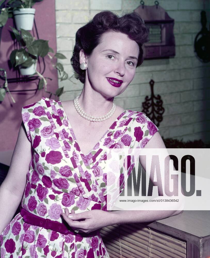 Frances Reed Reporter Frances Reid, 1950s. ph: TV Guide Courtesy Everett Collection Ref:P4DFRRE