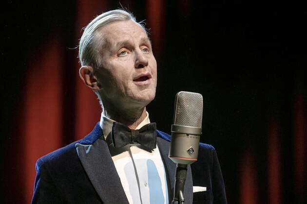 Max Raabe Das Palast Orchester live with the program Guten Tag, liebes ...