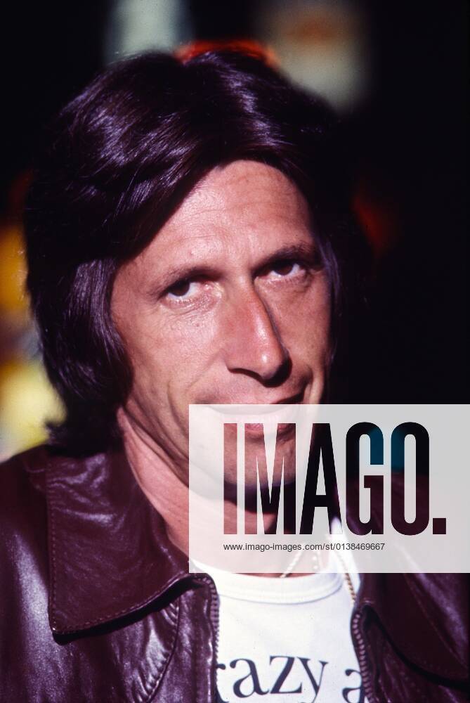 David Brenner, 1976. ph: Gene Trindl TV Guide courtesy Everett ...