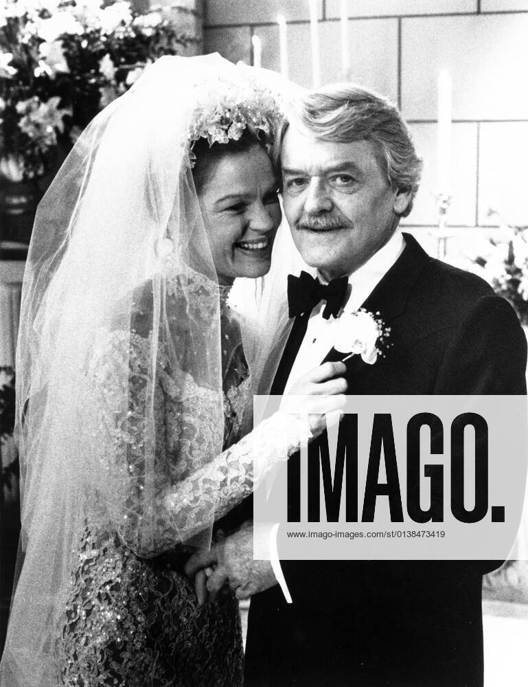 EVENING SHADE, from left Linda Gehringer, Hal Holbrook, Goin to the