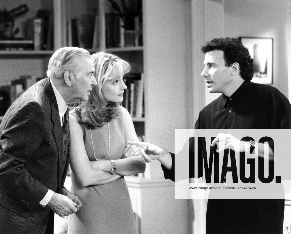 MAD ABOUT YOU, from left Carl Reiner, Helen Hunt, Paul Reiser, The