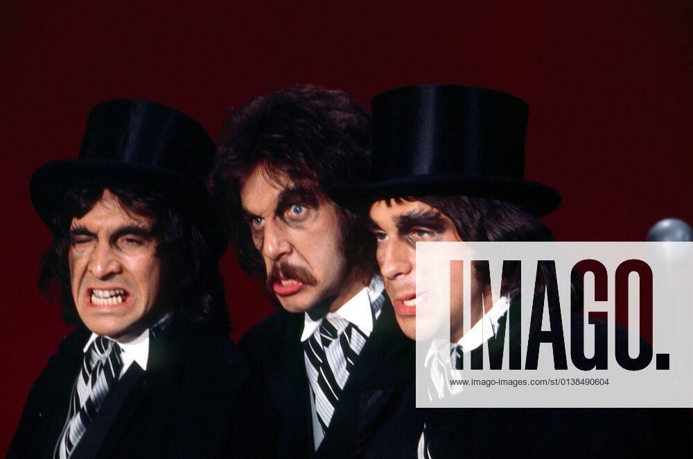 THE HUDSON BROTHERS RAZZLE DAZZLE SHOW, from left Bill Hudson, Mark