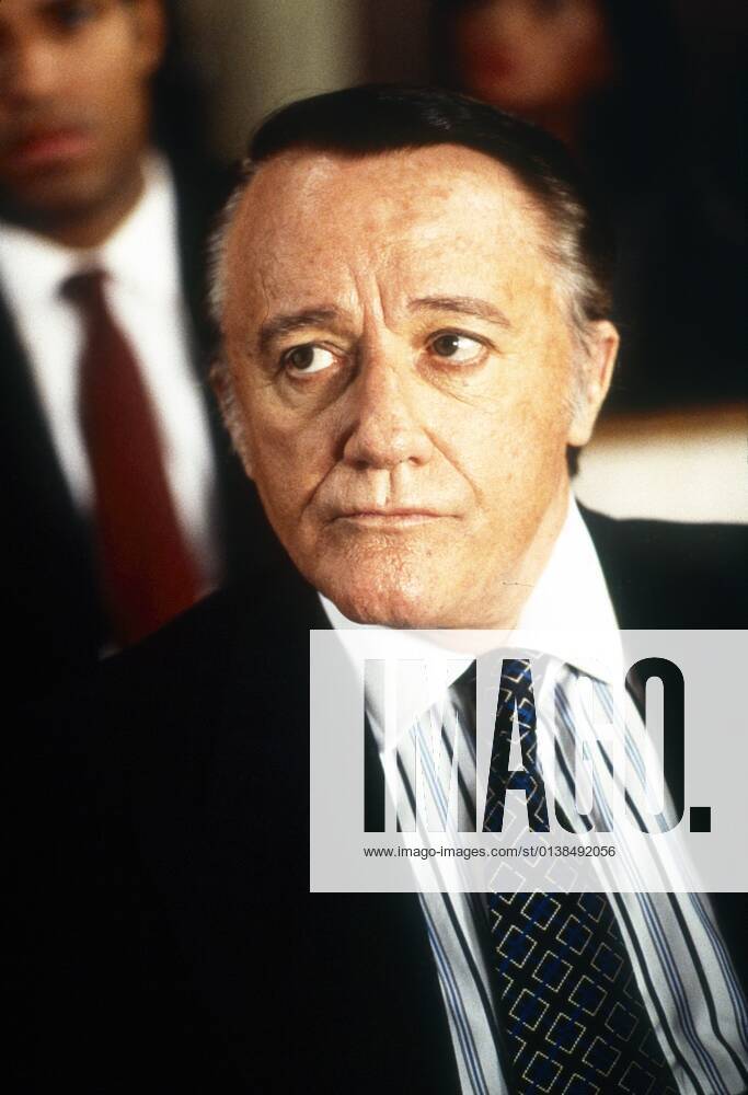 LAW & ORDER, Robert Vaughn, Burned , season 8, ep. 9, aired 12 10 1997 ...