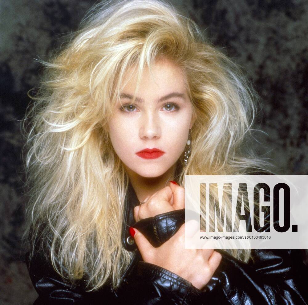 Cristina Applegate 1987 Christina Applegate's Life And Career In