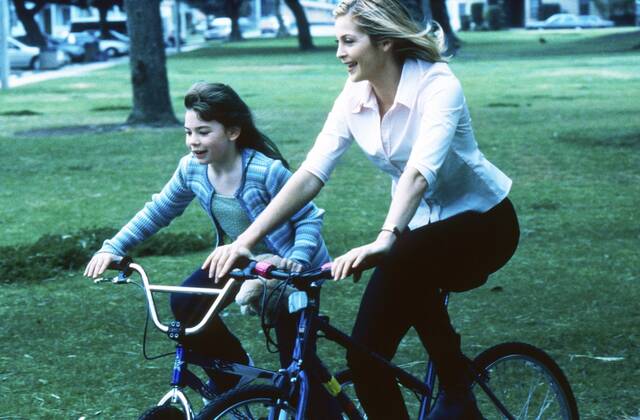 MELROSE PLACE, from left: Chea Courtney, Kelly Rutherford, Floral ...