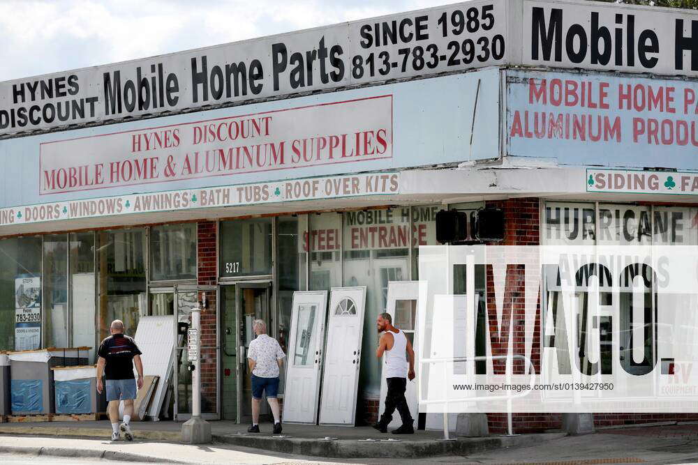 October 21, 2021, ZEPHYRHILLS, Florida, USA Customers browse sidewalk