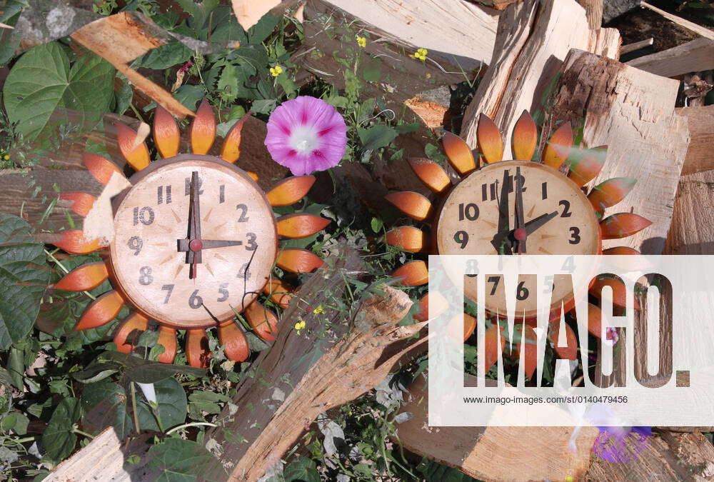 Time change from summer time to winter time Illustration on the subject