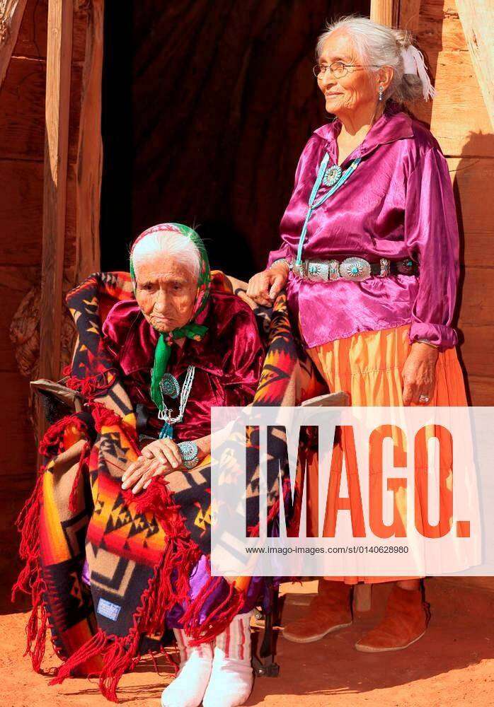 Old Navajo Woman And Her Daughter Xfotosearchxlbrfx Xcsp Tobkatrinax