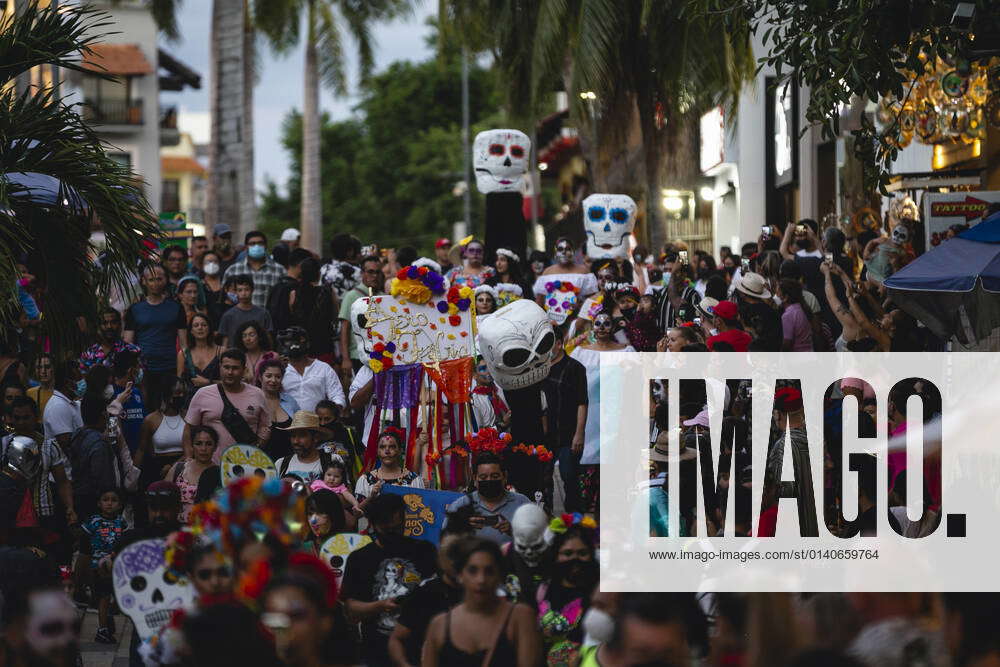 Annual Day Of The Dead Parade PLAYA DEL CARMEN, MEXICO - OCTOBER 31 ...