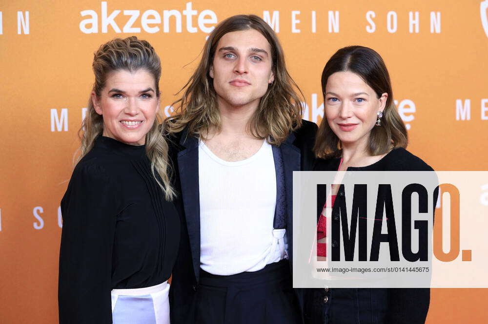 Anke Engelke Jonas Dassler Und Hannah Herzsprung Bei Der Premiere Des Kinofilms Mein Sohn Im Kino I