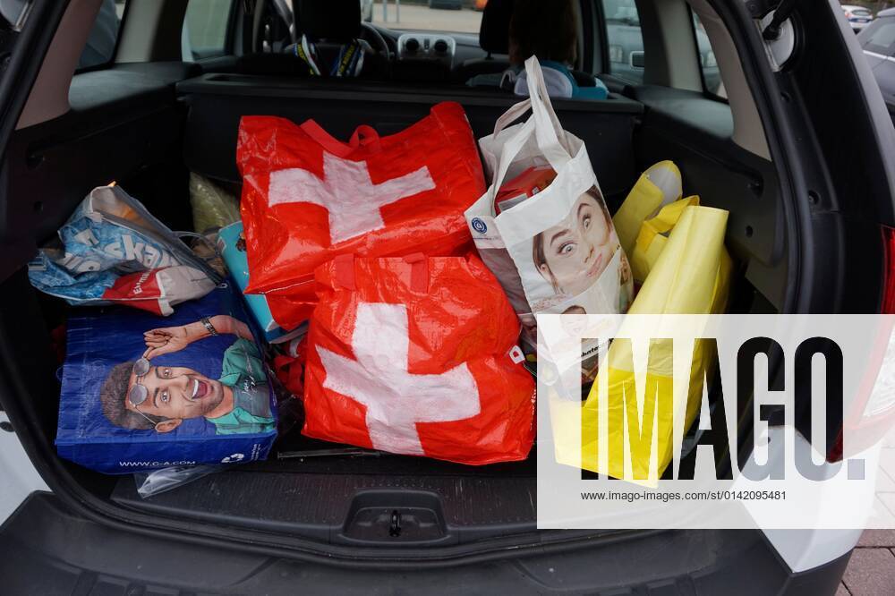 Photo Manuel Geisser 17 11 2021 Covid rules in Germany picture shopping