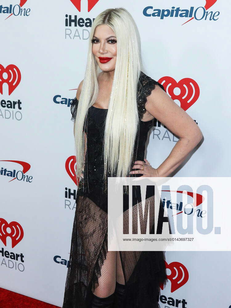 IHeartRadio 102.7 KIIS FM S Jingle Ball 2021 Tori Spelling Arrives At ...