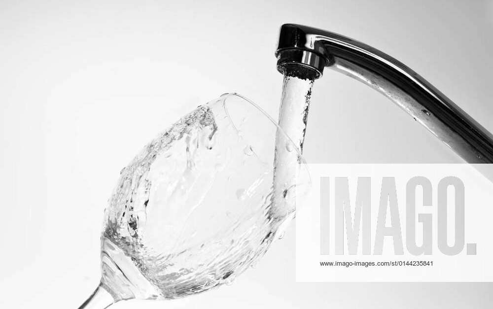 water-from-faucet-xfotosearchxlbrfx-xcsp-tadenx