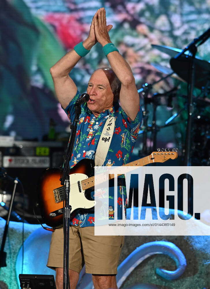 WEST PALM BEACH, FL - DECEMBER 09: Jimmy Buffett And Coral Reefer Band ...