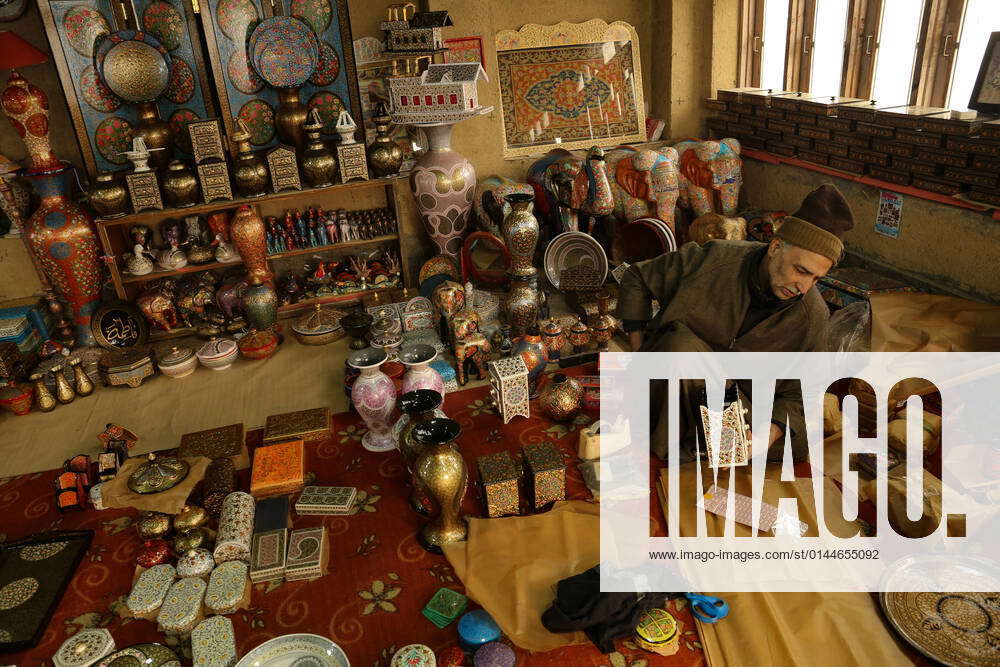 Kashmir Preparations of Christmas Ornaments in Srinagar Kashmiri