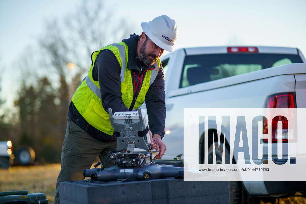 Tornado Damage Benton, Kentucky, USA A Verizon Response team sets up a WiFi and mobile service hot