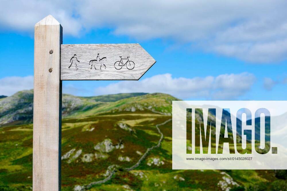 wooden-public-bridleway-sign-post-in-the-lake-district-26-10-2021