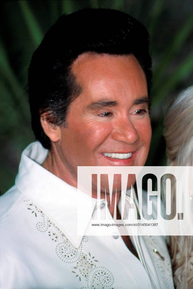 Wayne Newton at the Billboard Awards, Las Vegas, NV, 11 29 2001, by
