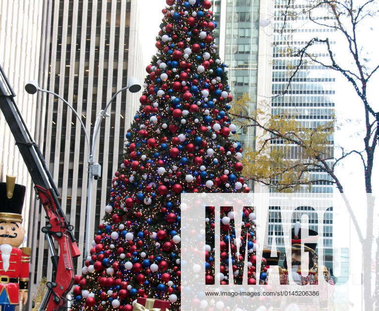 NEW YORK, NY December 17 FOX News Christmas Tree at FOX Square on 6