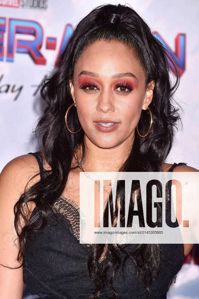 Tia Mowry Hardrict at Spider Man No Way Home movie premiere on 13 12 ...