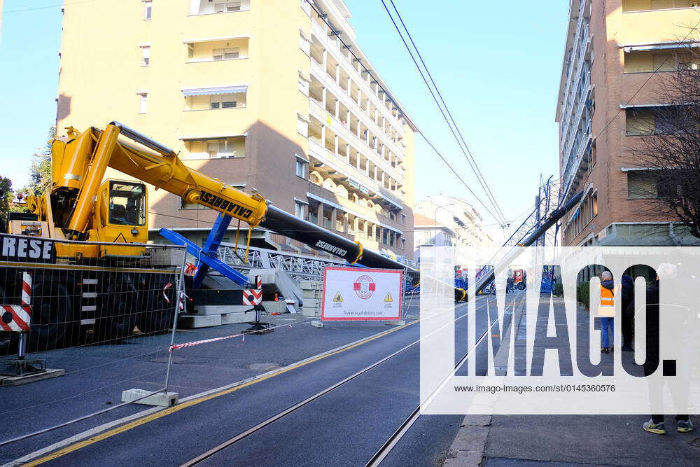 Italy Collapse of the crane A crane being assembled falls on a