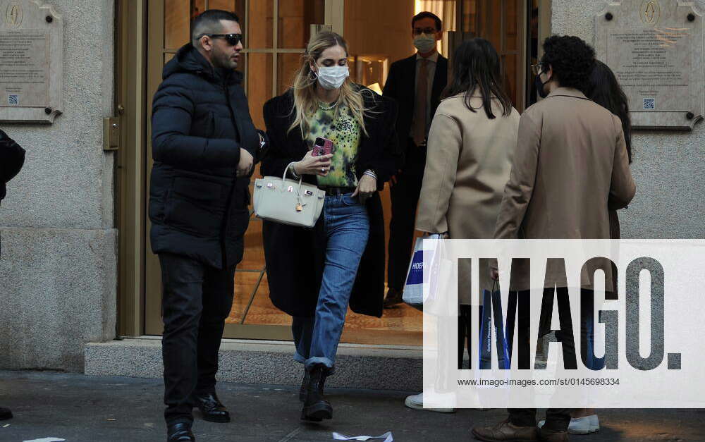 Milan, 20-12-2021 Chiara Ferragni arrives in the center and enters the