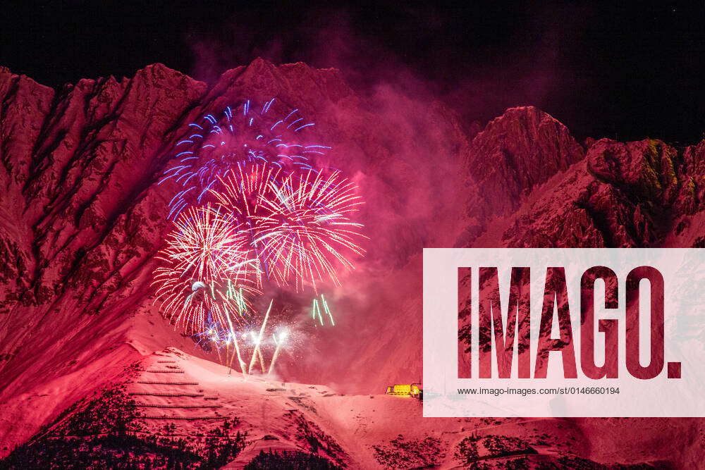 01 01 2022 New Years Eve fireworks 2021 2022 on the Seegrube, Nordkette