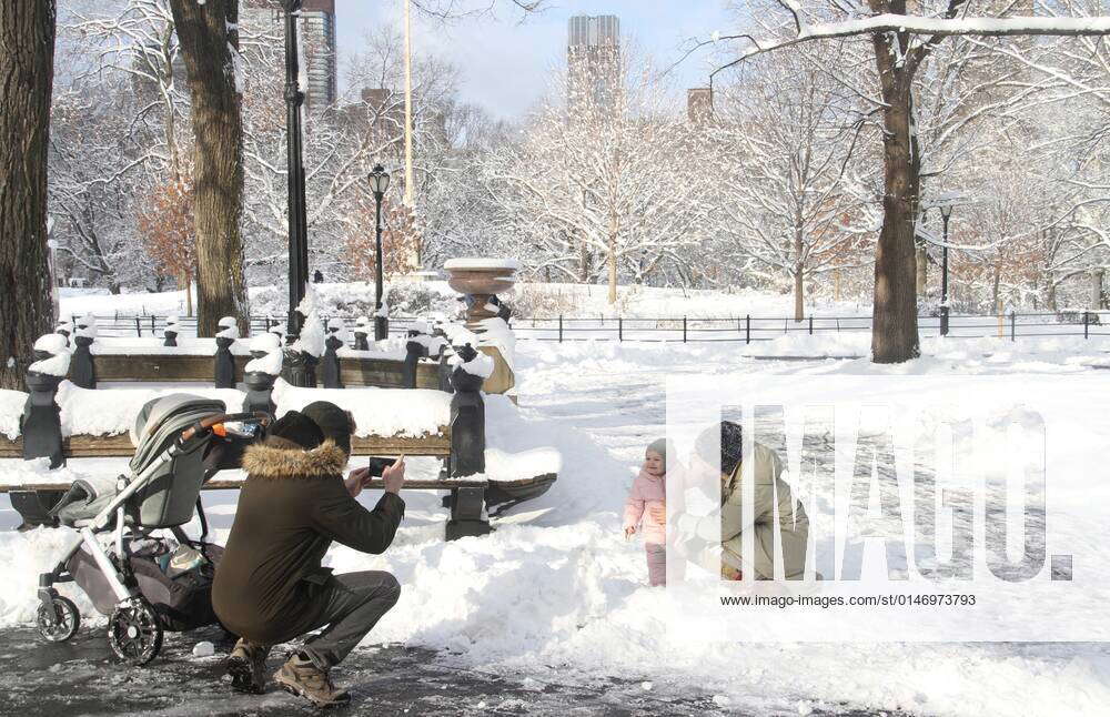Snowfall at Central Park January 7, 2022, New York, USA The first awaited snowfall of 2022 at