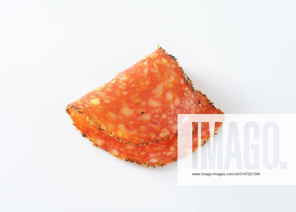 Black peppercoated salami with cheese