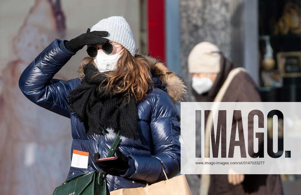 20220111 People wearing FFP2masks outdoor VIENNA, AUSTRIA JANUARY 11