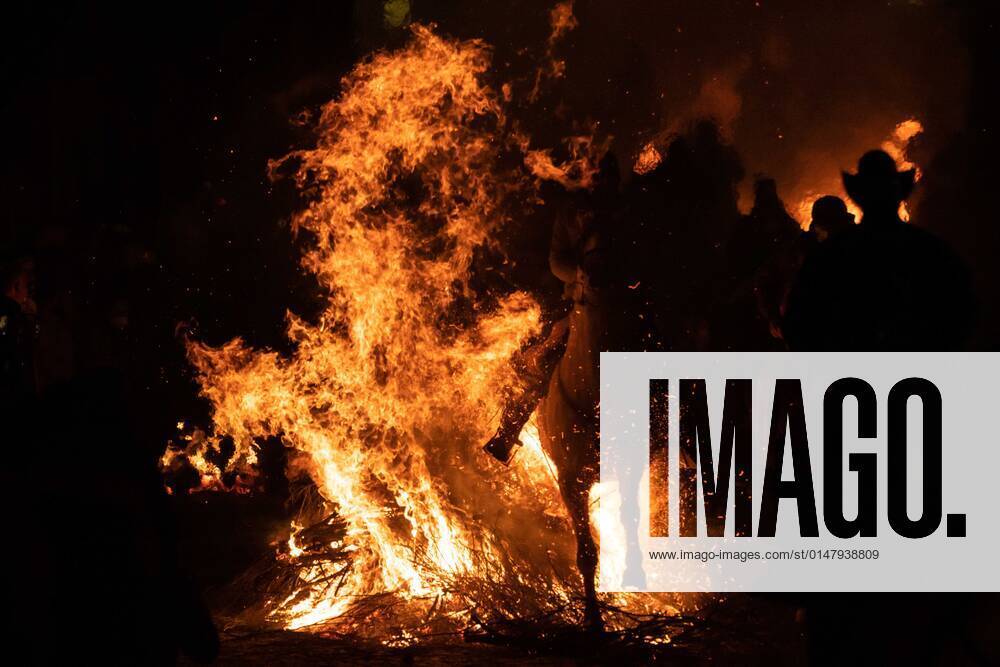 Spanien, Festival Luminarias des heiligen Antonius in San Bartolome de